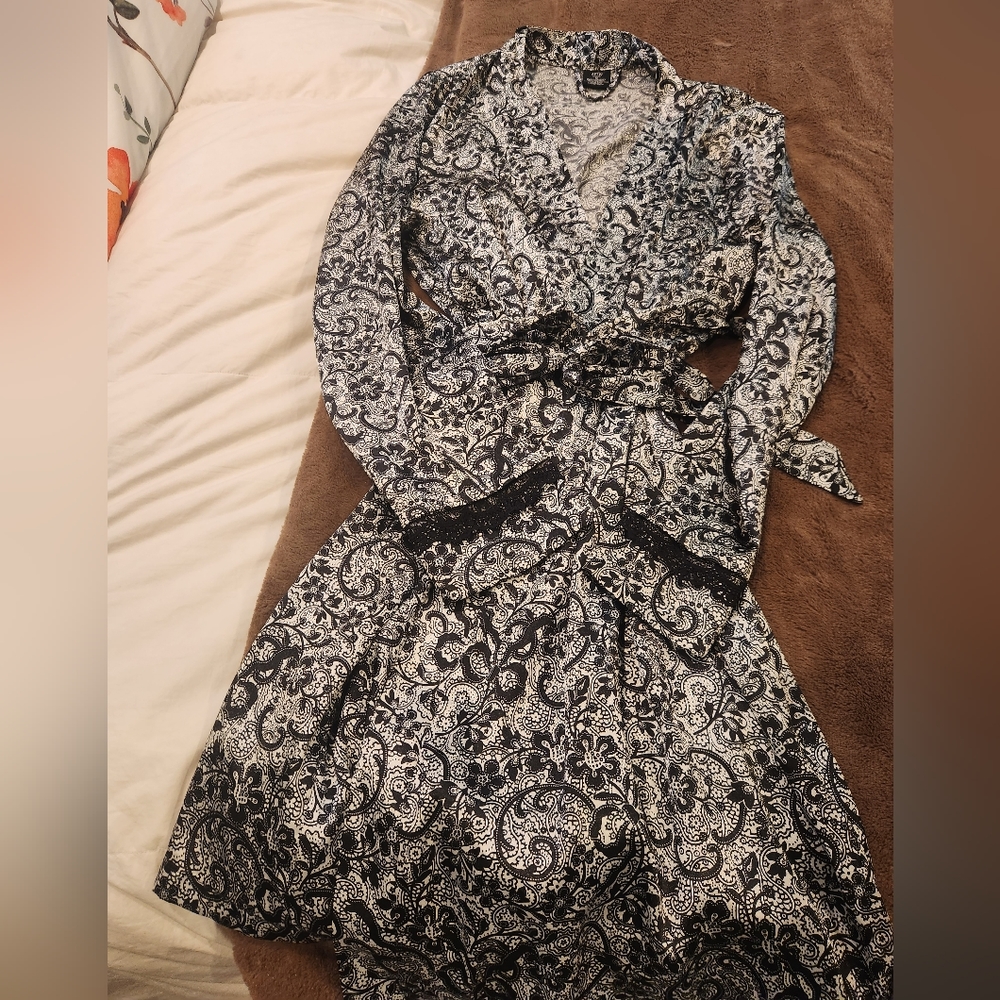 Apt 9 robe